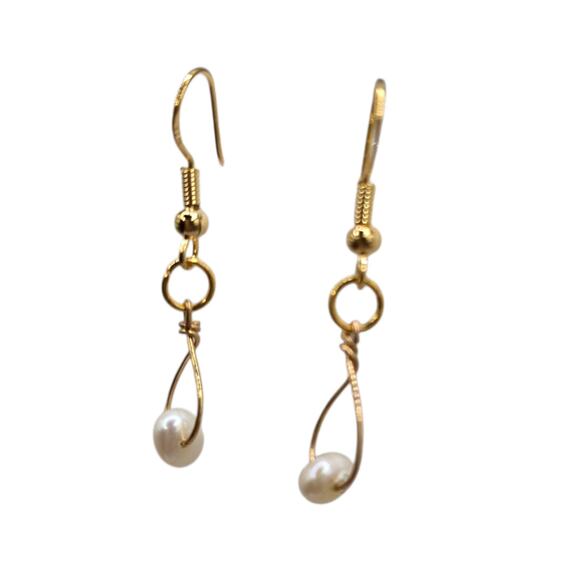 Pierced Earrings Baroque Pearl Soft Off White Teardrop Small 4mm Artisan SKU2793 - Picture 5 of 5